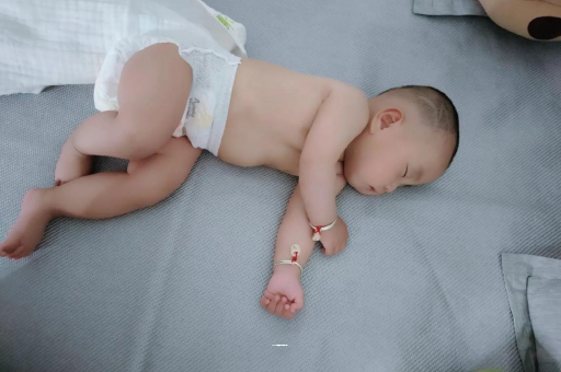 双峰怀孕多久会显肚子
